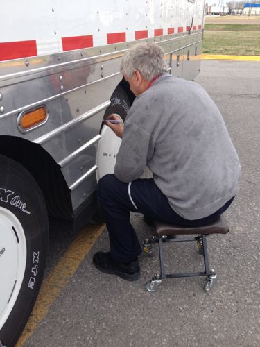 X_Bob_lettering_tires.jpg