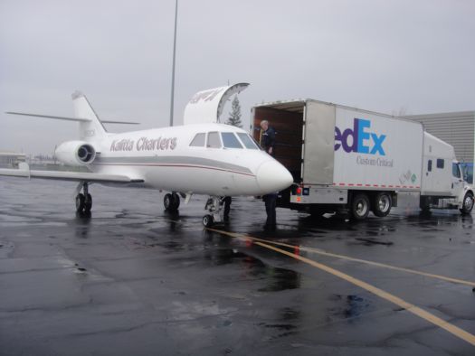Charter_Jet_and_Bob_D6077.JPG