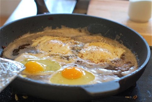 Frying-Eggs-490x329.jpg