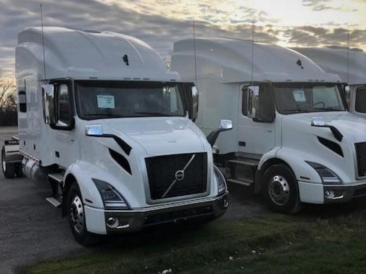 New 2021 VOLVO VNR42300 For Sale in Defiance, OH 43512