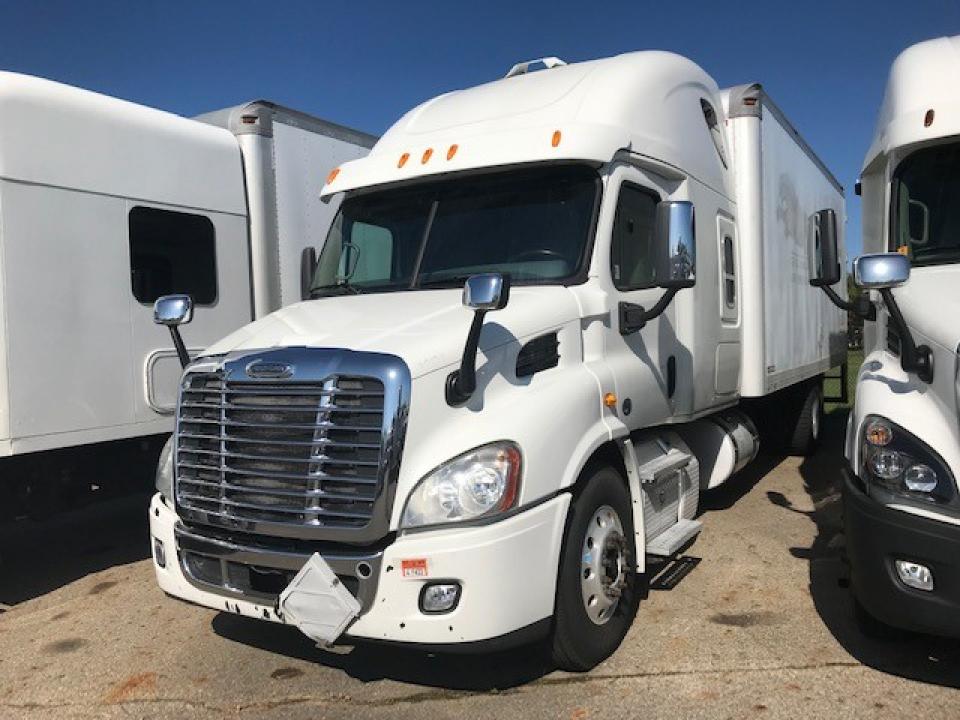 Used 2014 Freightliner Cascadia 113 72" Factory Raised Roof Sleeper For