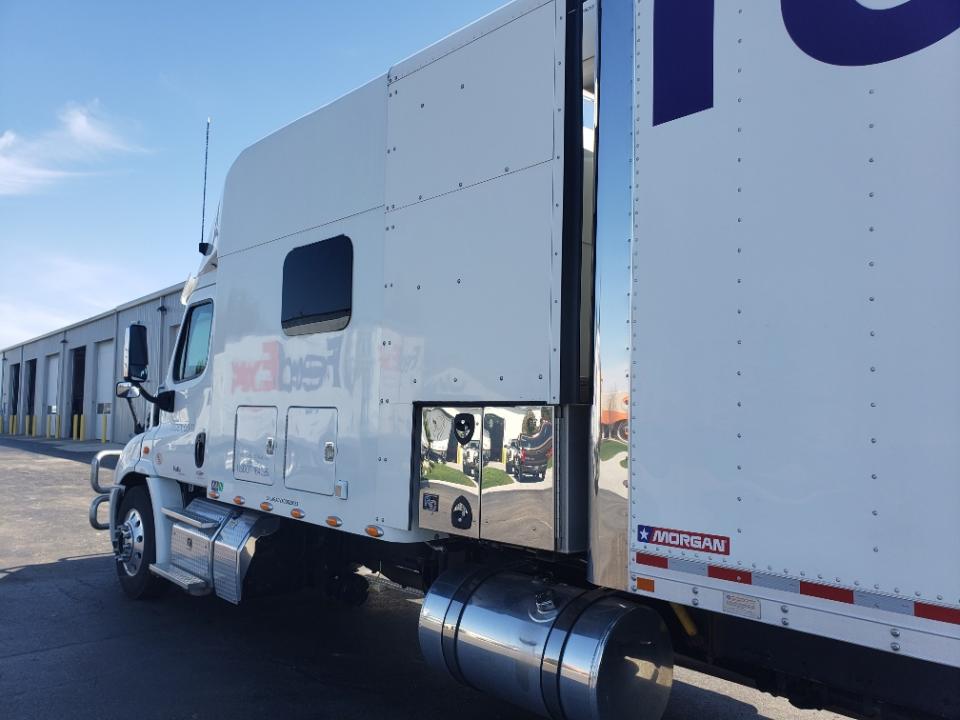 Used 2016 Freightliner CA 113 FED EX REEFER UNIT !! For Sale in