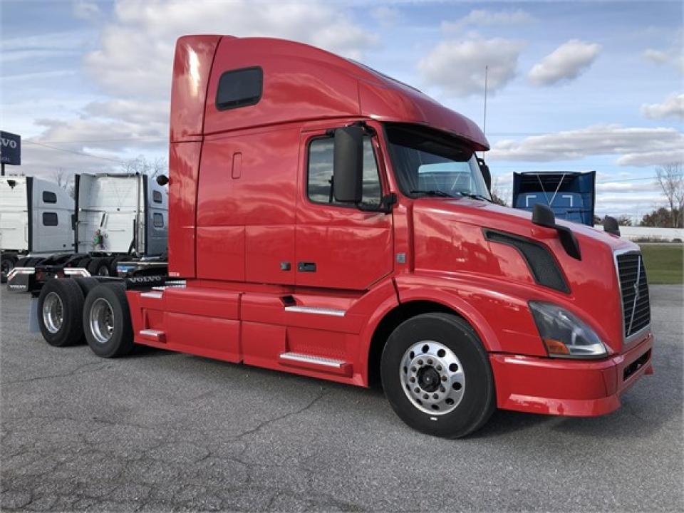 Used 2015 VOLVO VNL64T670 For Sale in Defiance, OH 43512