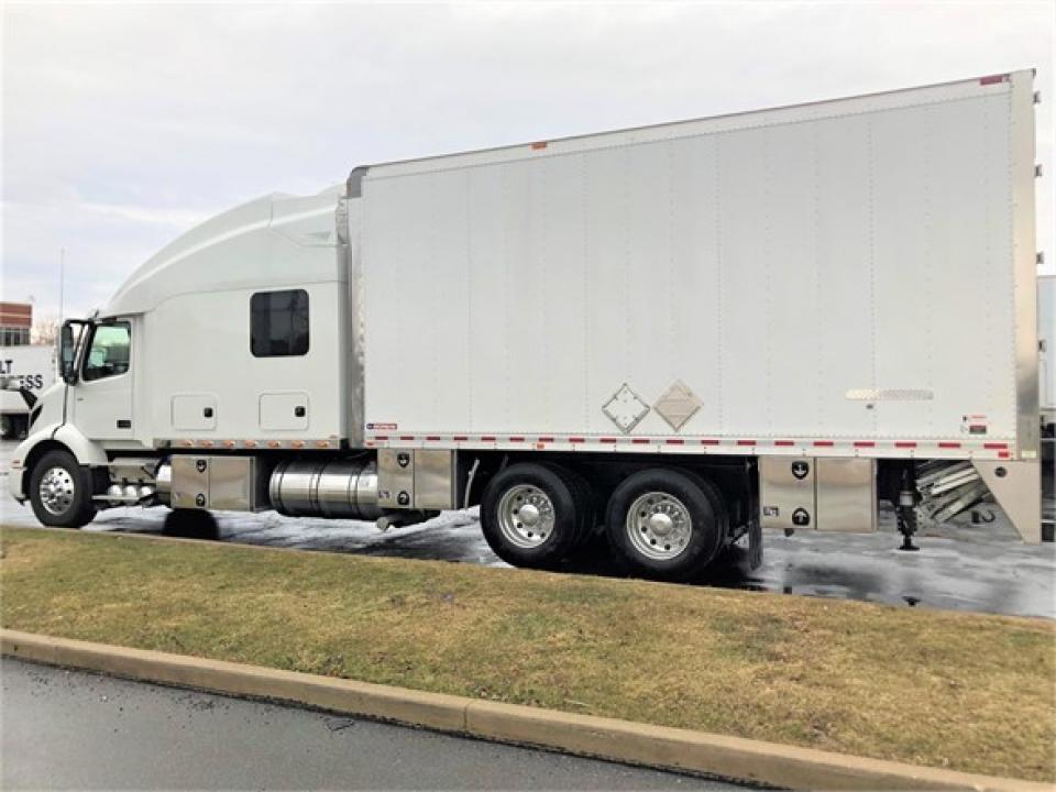 New 2021 VOLVO VNL64T300 For Sale in Defiance, OH 43512