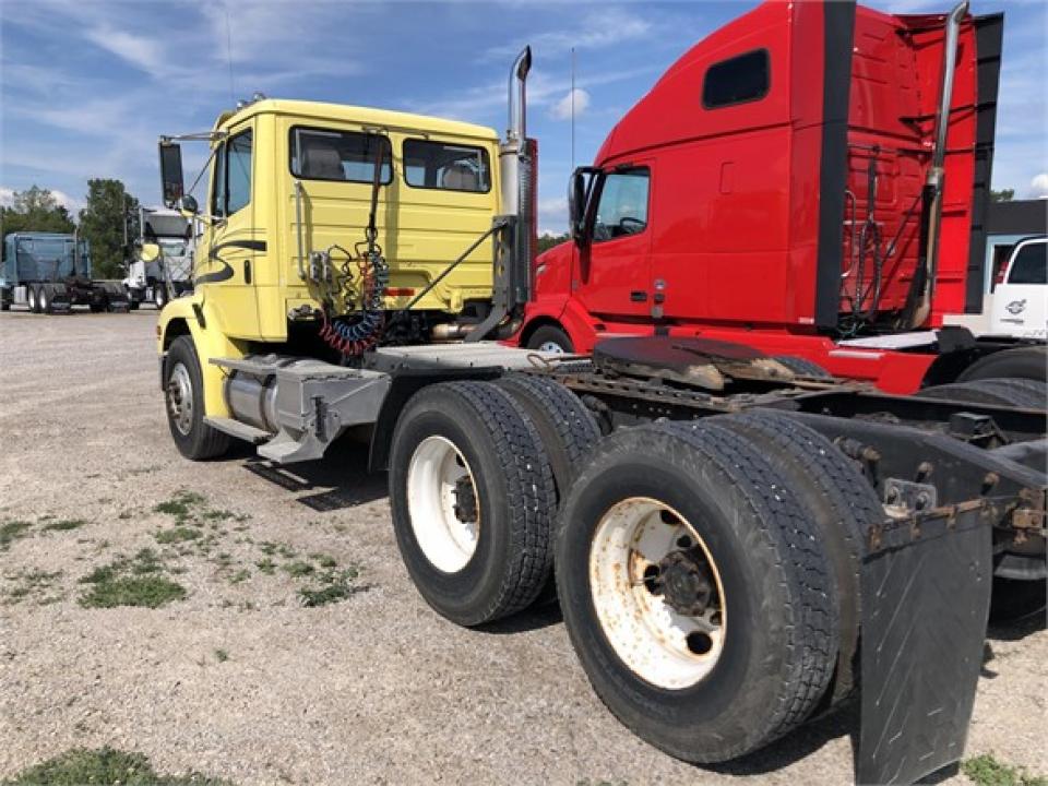 Used 2000 FREIGHTLINER FL112 For Sale in Defiance, OH 43512