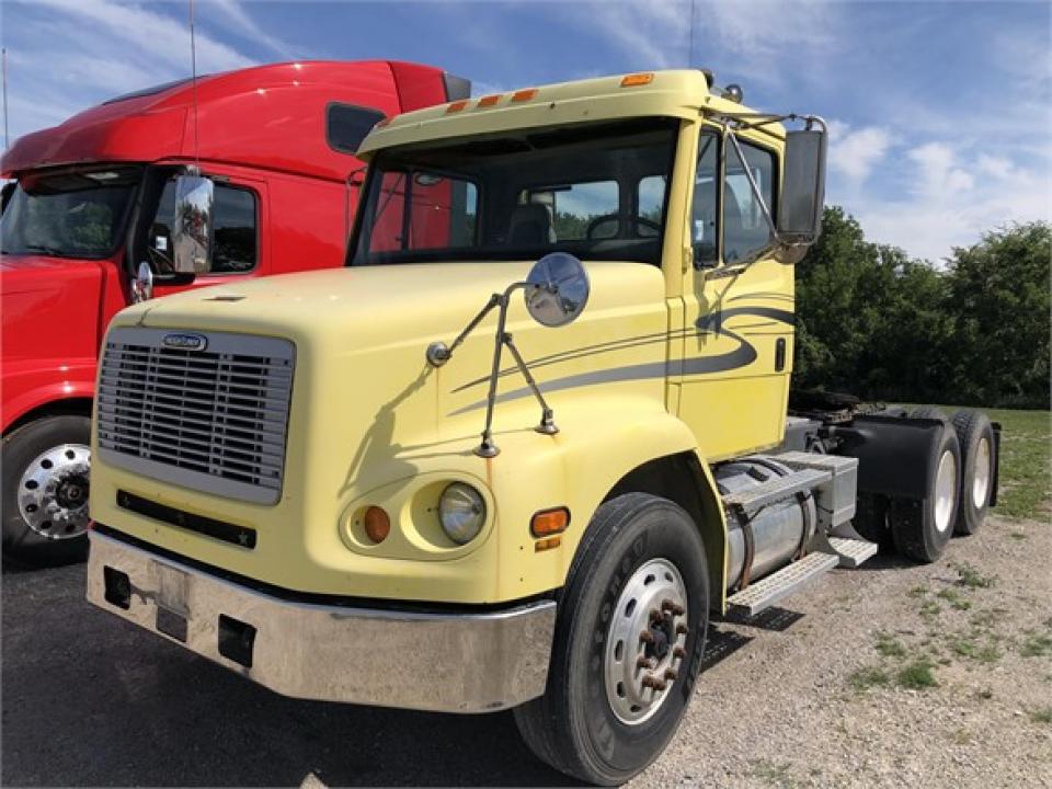 Used 2000 FREIGHTLINER FL112 For Sale in Defiance, OH 43512